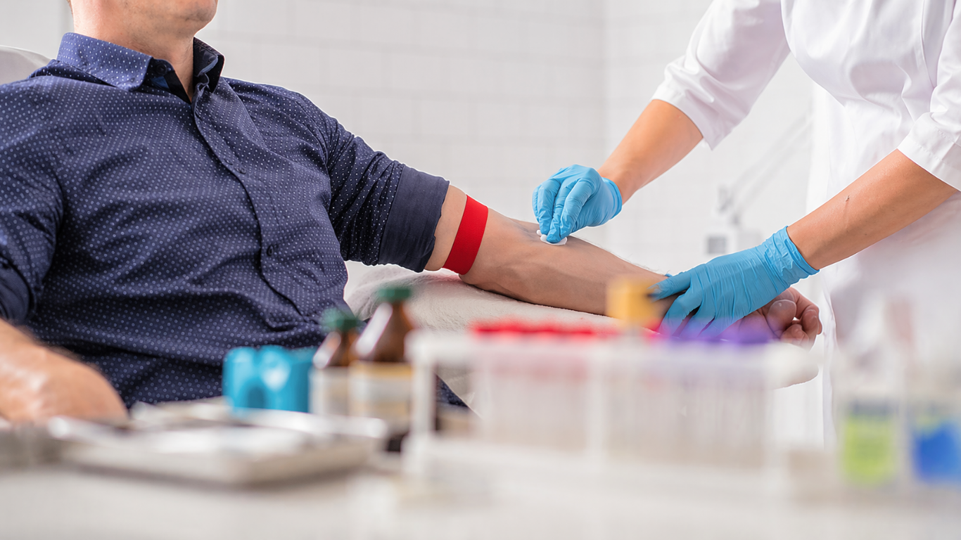 Garrote na coleta de sangue: ainda é necessário? Riscos, tempo ideal e boas práticas